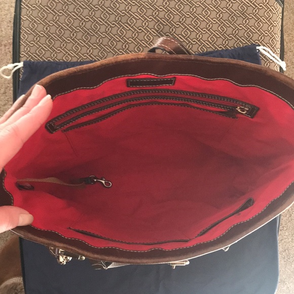 Dooney & Bourke Leather Editors bag. Maroon. Very large tote. - Picture 6 of 12